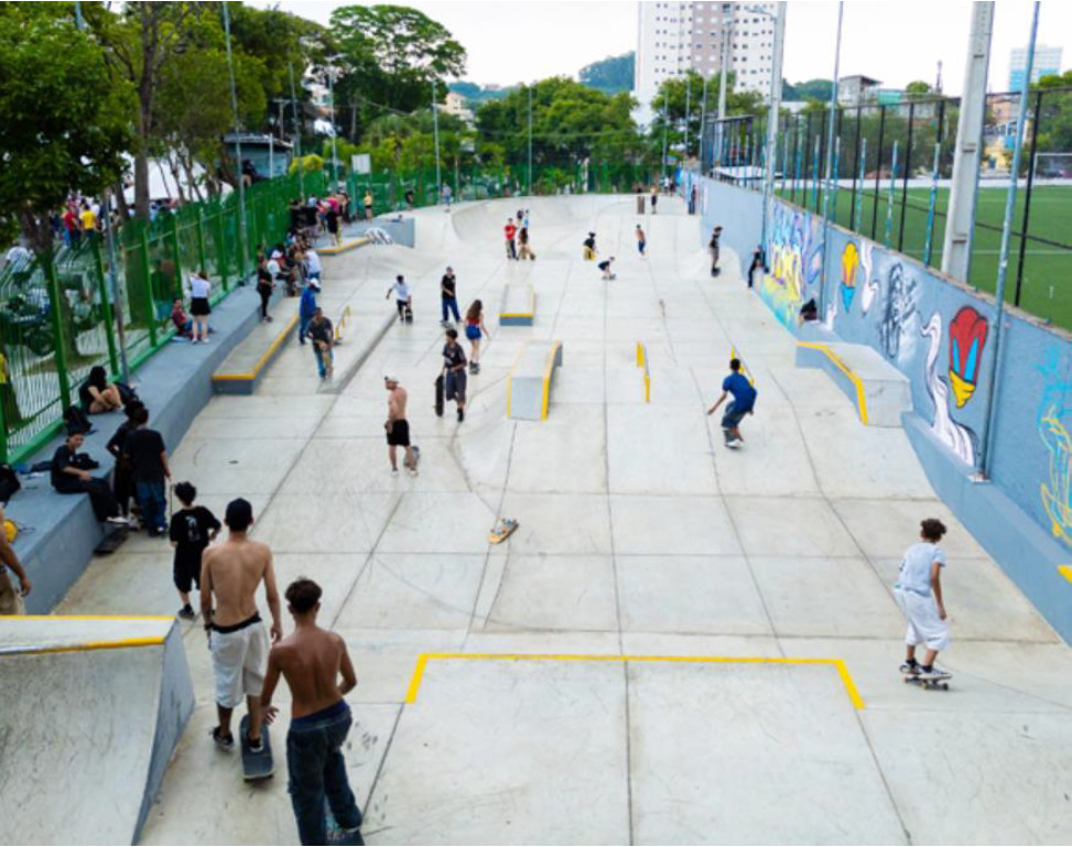 Que tal um emocionante passeio de skate?